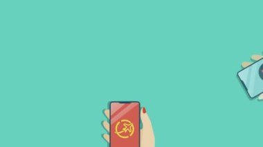 Canlı düz vektör karikatür çizimi beş elin bağlı uygulamalarla açık ekran bir telefonu tutmasını gösteriyor. Mobil uygulamalar aracılığıyla sosyal ağlarda etkileşim ve iletişim. Merkez Ofis