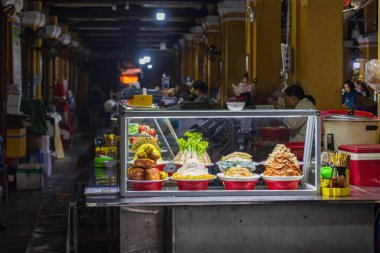 Hoi An 'da geleneksel Vietnam gıda pazarı