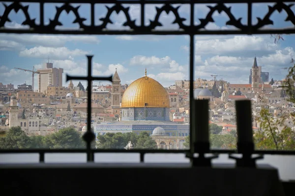 Cityspape Jerusalén Través Una Ventana Una Iglesia — Foto de Stock