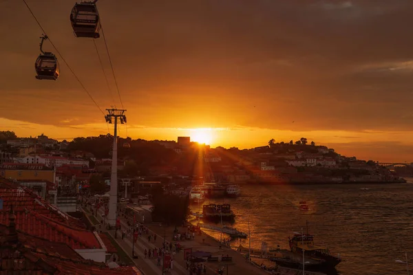 Panorama Porto Kolejką Linową Łodziami Douro Zachodzie Słońca — Zdjęcie stockowe