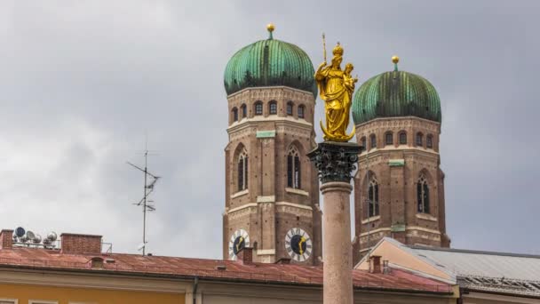 Estátua Santa Maria Torres Frauenkirche Praça Marienplatz Uma Timelapse — Vídeo de Stock