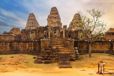 Angkor kompleksindeki Pre rup tapınağı