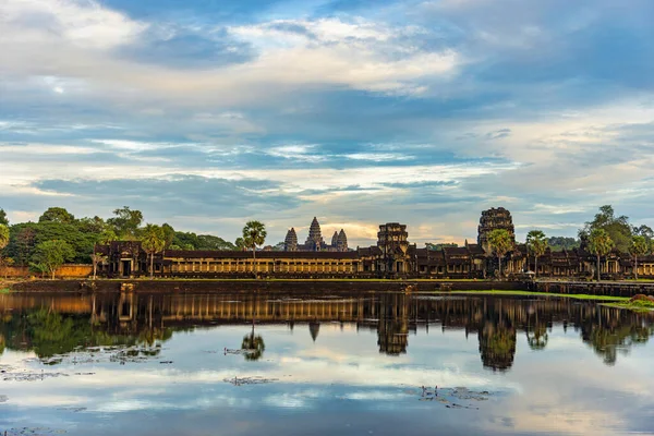 Angkor Wat Templo Com Reflexão Piscina — Fotografia de Stock