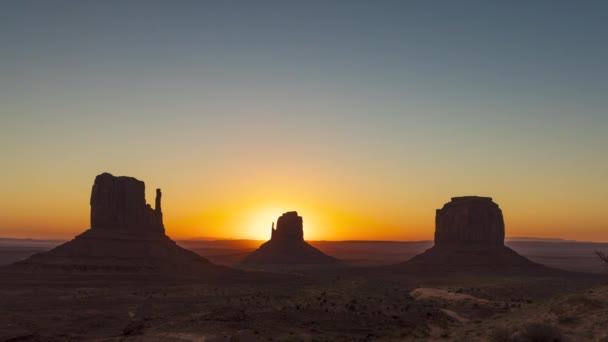 Sun Rising Buttes Landmark Monument Valley Early Morning — Stock Video
