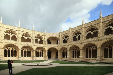 Manuelin cloister Jeronimos Manastırı Lizbon, Portekiz. UNESCO Dünya Mirası standları Manuelin sanat bir başyapıt olarak gizli.