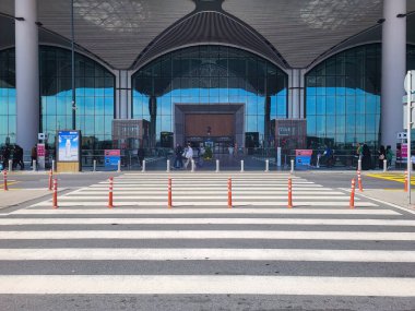 Yeni İstanbul Havalimanı Atatürk 'ün terminal binasına giriş.