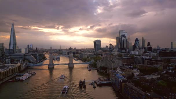 Letecký Pohled Západ Slunce Zvednutý Tower Bridge Panorama Finanční Čtvrti — Stock video