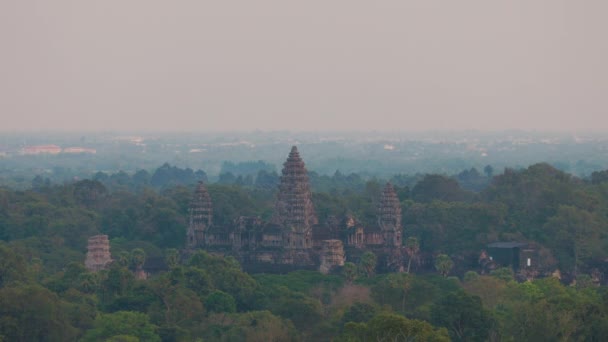 Lång Lins Skjuten Runt Solnedgången Angkor Wat — Stockvideo