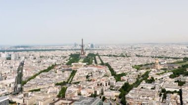 Montparnasse Tur 'undan Eyfel Kulesi' nin ikonik görüntüsü..