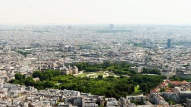 The Jardin du Lüksemburg 'daki Lüksemburg Sarayı ya da Montparnasse Tur' unda görüldüğü gibi Lüksemburg Bahçeleri.