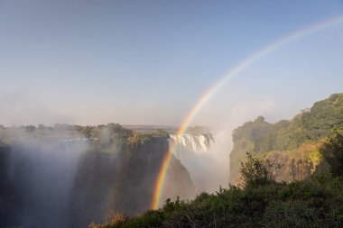 Zimbabwe Cumhuriyeti 'nde Victoria Şelalesi üzerinde gökkuşağı. Yüksek kalite fotoğraf.