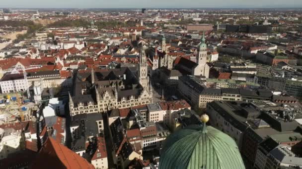 Começando Praça Marienplatz Centro Cidade Cruzando Torres Catedral Frauenkirche Munique — Vídeo de Stock