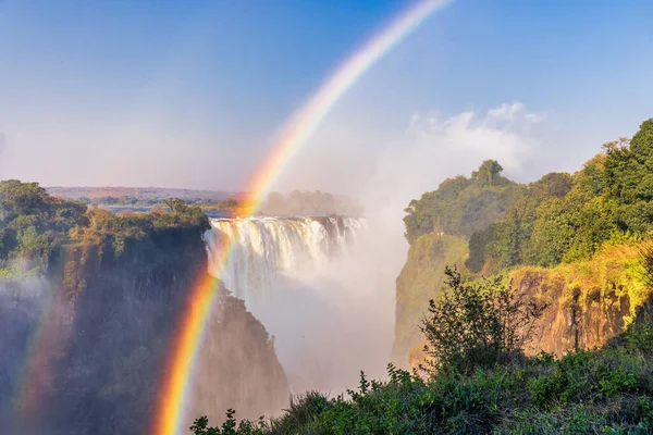 Vista Panorámica Del Arco Iris Arqueando Cascada Del Río Zambezi — Foto de Stock