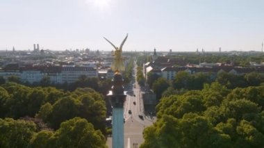 Friedensengel, Münih Bogenhausen 'deki Isarhochufer' in bir heykeli.