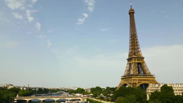 Torre Eiffel Puente Del Sena Coches Tráfico Conducción Atracciones Ciudad — Vídeos de Stock