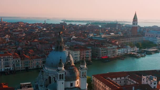 威尼斯 大运河和圣玛利亚大教堂的景色 以及后面的圣马可广场 — 图库视频影像