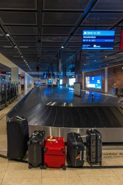 Havaalanında unutulmuş bir çanta..