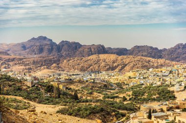 Wadi Musa köyü, etrafındaki evler ve manzaralar