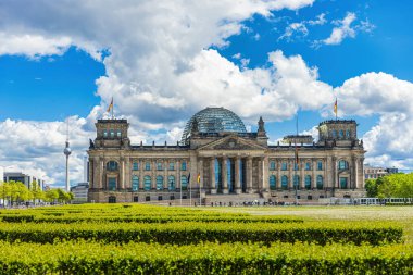 Alman parlamentosu Bundestag 'ın evi Reichstag binası.