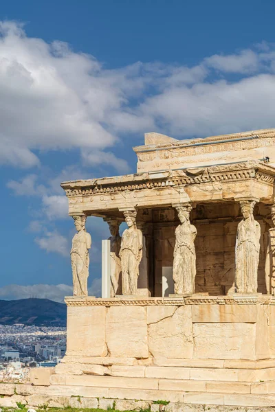 Akropolis bölgesindeki ünlü Erechtheum veya Athena Polias Tapınağı