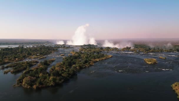 Victoria Şelalesi Nin Kenarından Akan Sislerin Suyun Hava Görüntüsü Unesco — Stok video