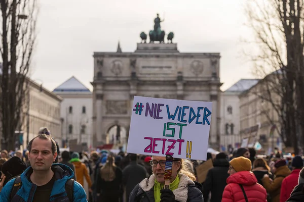 Gente Con Pancartas Contra Partido Derechista Afd Una Manifestación Munich Fotos De Stock