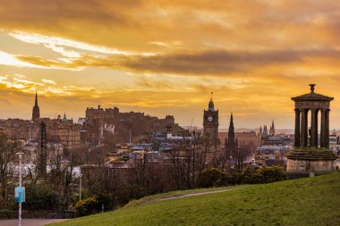Gün batımında Edinburgh 'un güzel manzarası