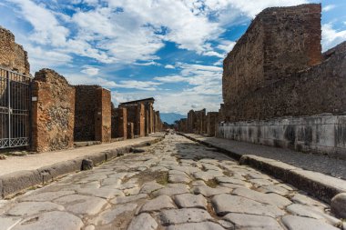 Pompeii 'de terk edilmiş caddenin panoraması