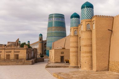 Küçük Iconic Kalta ve Khiva 'daki sarayın girişi.