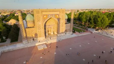 Semerkand, Özbekistan: Registan Meydanı 'nın hava manzarası.