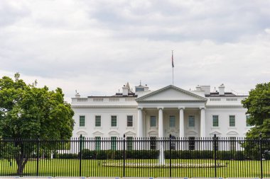 Beyaz Saray 'ın panoramik manzarası, Amerika Birleşik Devletleri' nin federal başkenti Washington DC 'de bulunan Amerikan başkanının ikamet ve iş yeri..