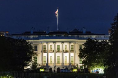 Beyaz Saray 'ın panoramik manzarası, Amerika Birleşik Devletleri' nin federal başkenti Washington DC 'de bulunan Amerikan başkanının ikamet ve iş yeri..