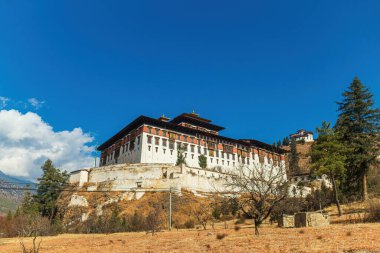 Rinpung Dzong, bazen Paro Dzong olarak da anılır, Bhutan 'ın Paro ilçesindeki Budist manastırı ve kalesidir..