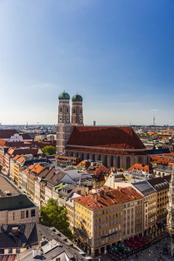 Münih 'teki Marienplatz ve Frauenkirche' de hava manzarası
