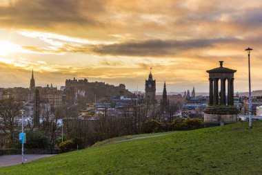 Gün batımında Edinburgh 'un güzel manzarası
