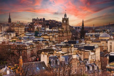 Gün batımında Edinburgh 'un güzel manzarası