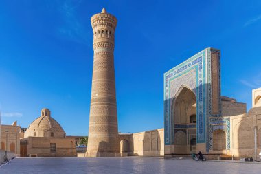 Kalyan Minaresi ve Kalyan Camii Buhara 'daki Poi Kalon İslam kompleksinin bir parçasıdır.