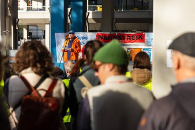 Kamu yayın kuruluşu Bayerischer Rundfunk çalışanları maaşlarına zam için grevde.