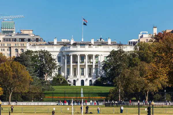 Washington 'daki Beyaz Saray' ın güney bahçesi manzarası..