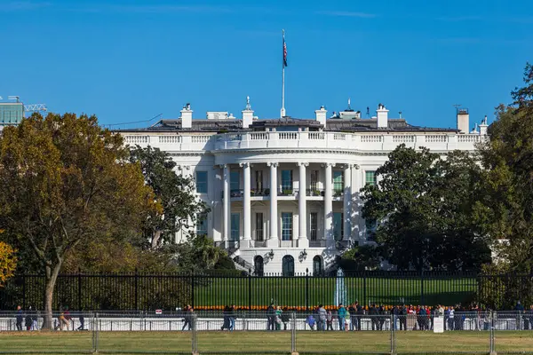 Washington 'daki Beyaz Saray' ın güney bahçesi manzarası..