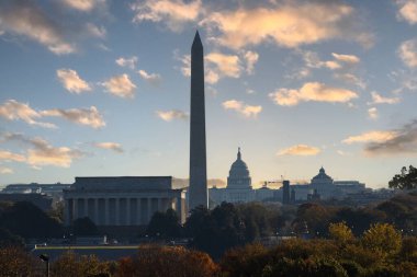 Washington Anıtı, Lincoln Anıtı ve Capitol Binası ile DC silueti. Yüksek kalite fotoğraf