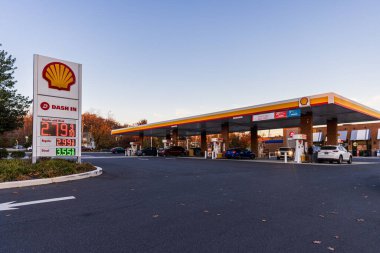 Shell olarak bilinen Royal Dutch Shell PLC, Boston bölgesinde bulunan bir İngiliz-Hollandalı petrol ve gaz şirketidir.