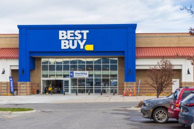 Yeni logolu Best Buy mağazası. Best Buy, merkezi Richfield, Minnesota 'da bulunan çok uluslu tüketici elektroniği perakendecisi..