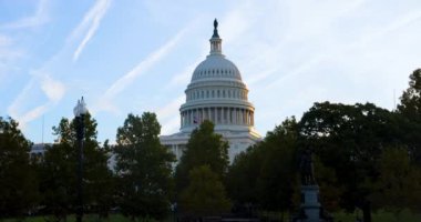 Washington 'daki Kongre Binası. Kongre Binası, Ulusal Alışveriş Merkezi, Temsilciler Meclisi ve Senato. Gün doğumundan kısa bir süre sonra..