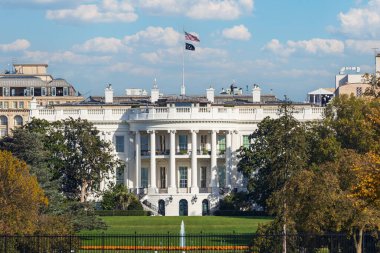 Beyaz Saray 'ın panoramik manzarası, Amerika Birleşik Devletleri' nin federal başkenti Washington DC 'de bulunan Amerikan başkanının ikamet ve iş yeri..
