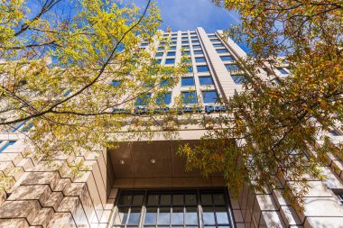 Washington Post 'un yeni evi kendini Amazon kurucusu Jeff Bezos' a sattıktan sonra 15. Cadde 'deki merkezinden taşındı..