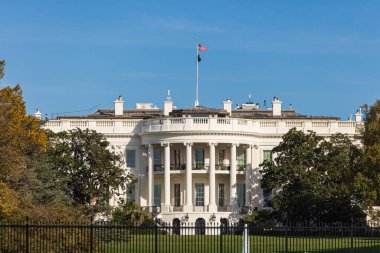 Beyaz Saray 'ın panoramik manzarası, Amerika Birleşik Devletleri' nin federal başkenti Washington DC 'de bulunan Amerikan başkanının ikamet ve iş yeri..