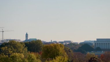 Lincoln Anıtı, Washington Anıtı ve Capitol Tepesi Hollanda Carillon 'undan görüldüğü gibi hizalanmıştı..
