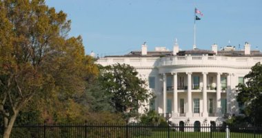 Washington 'daki Beyaz Saray' da uçan kuşların yavaş çekim tepsisi..