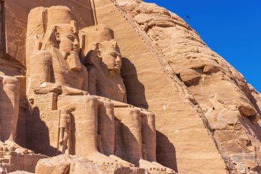 Güney Mısır 'daki Abu Simbel Tapınağı Nasser Gölü' nün yanında. Firavun 2. Ramses Tapınağı.
